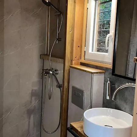 Dans Les Arbres Σαλέ Νίκαια